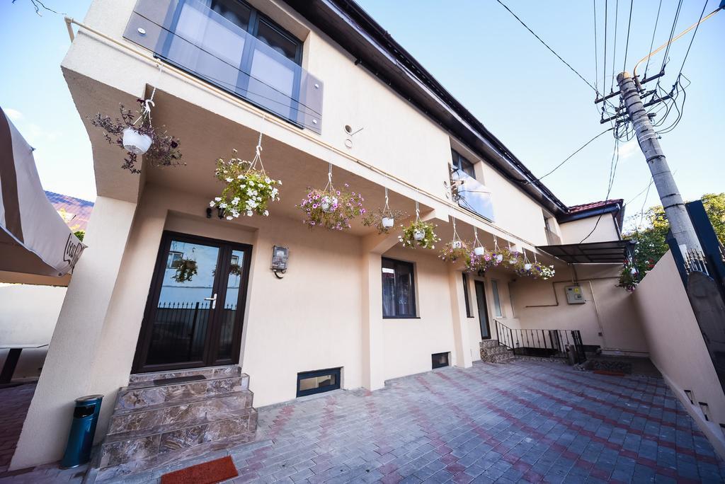 A Pousada Nelana Cluj-Napoca Exterior foto